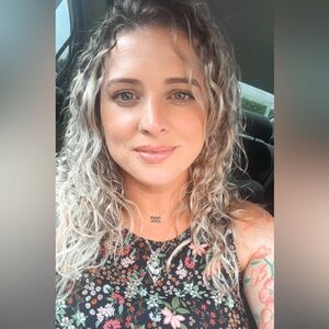 Meet your Posher, Candace!